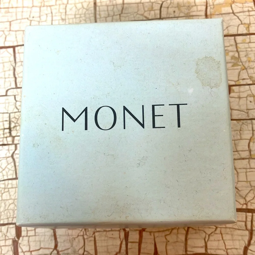 MONET “Chaise Lounge Cat